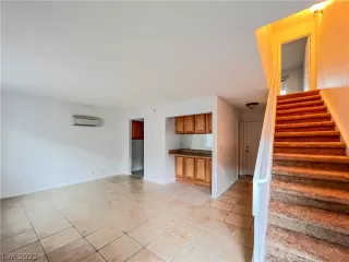 Photo #2: 2366573 Listing 