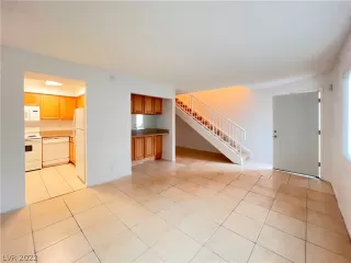 Photo #3: 2366573 Listing 