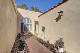 Photo #1: 2366575 Listing