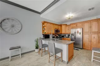 Photo #6: 2366575 Listing