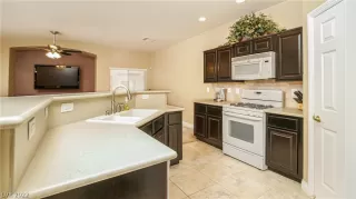 Photo #3: 2366580 Listing