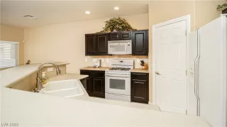 Photo #4: 2366580 Listing