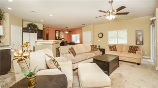 Photo #6: 2366580 Listing