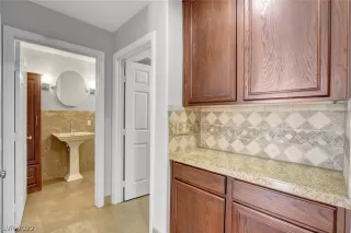 Photo #4: 2366594 Listing 