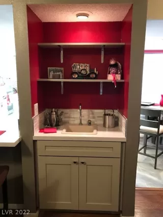 Photo #6: 2366604 Listing