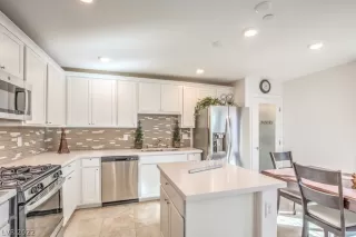 Photo #4: 2366610 Listing 