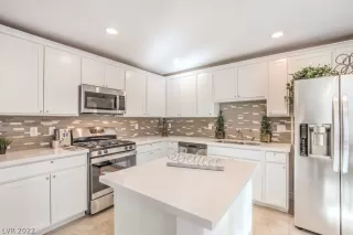 Photo #5: 2366610 Listing 