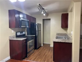 Photo #6: 2366618 Listing 