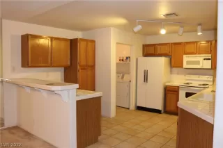 Photo #4: 2366651 Listing 