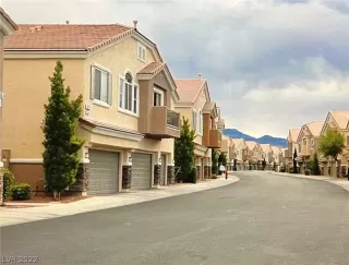 Photo #2: 2366656 Listing