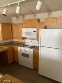 Photo #2: 2366670 Listing