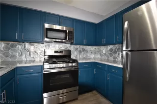 Photo #2: 2366672 Listing