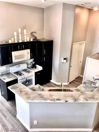 Photo #5: 2366715 Listing