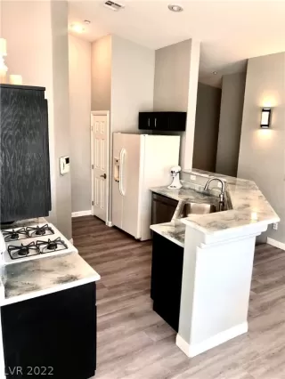 Photo #6: 2366715 Listing