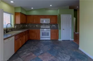 Photo #3: 2366716 Listing