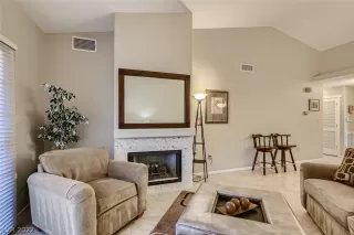 Photo #3: 2366719 Listing