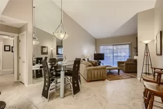 Photo #4: 2366719 Listing