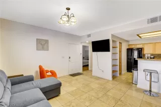 Photo #4: 2366740 Listing