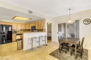 Photo #5: 2366740 Listing