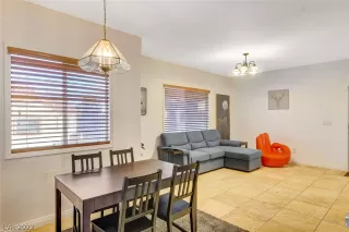 Photo #6: 2366740 Listing