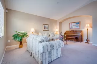 Photo #5: 2366748 Listing