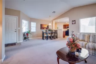 Photo #6: 2366748 Listing