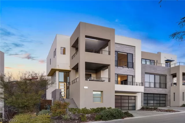 MLS: 2366768 Condo For Sale