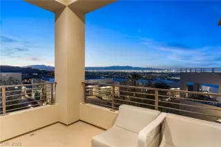 Photo #5: 2366768 Listing