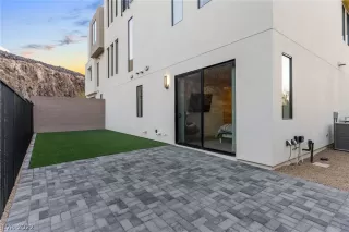 Photo #6: 2366768 Listing