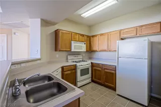 Photo #3: 2366769 Listing