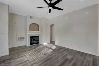 Photo #4: 2366849 Listing