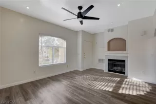 Photo #5: 2366849 Listing