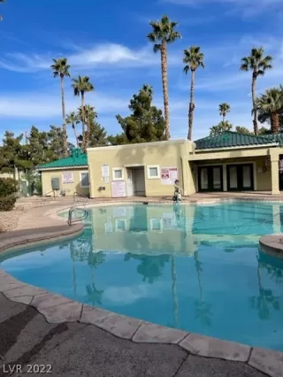 Photo #4: 2366933 Listing