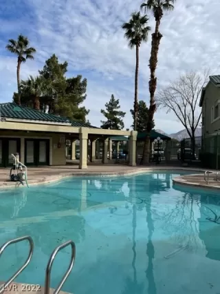 Photo #5: 2366933 Listing