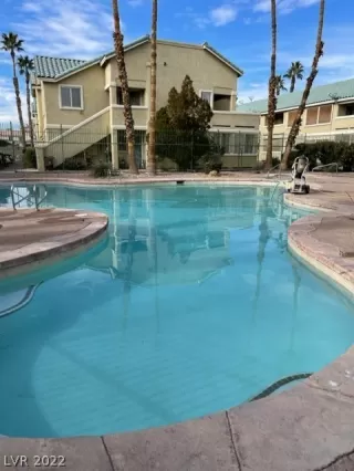 Photo #6: 2366933 Listing