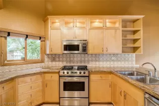 Photo #6: 2366937 Listing 