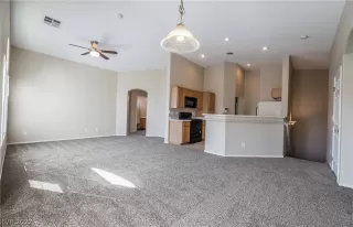 Photo #4: 2366943 Listing 