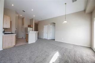 Photo #6: 2366943 Listing 