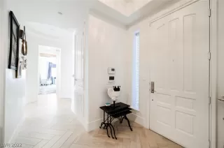 Photo #4: 2366979 Listing