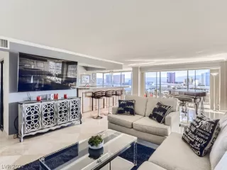 Photo #3: 2367045 Listing