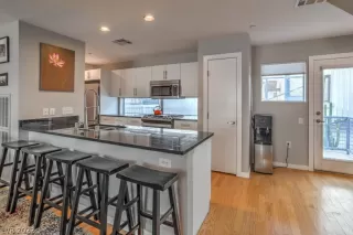 Photo #3: 2367049 Listing