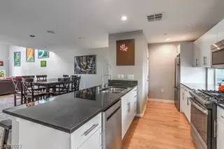 Photo #4: 2367049 Listing