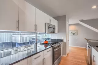 Photo #6: 2367049 Listing