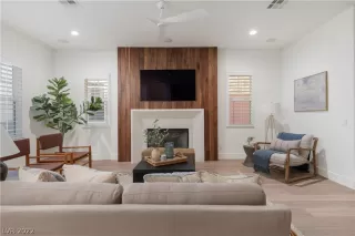 Photo #2: 2367121 Listing