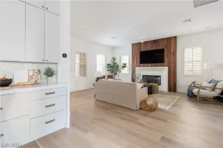 Photo #4: 2367121 Listing