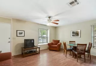 Photo #4: 2367136 Listing 