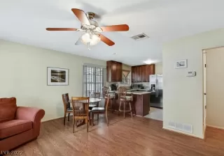 Photo #5: 2367136 Listing 