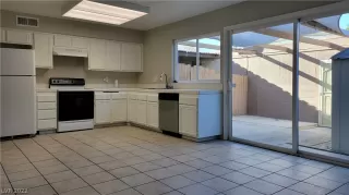 Photo #4: 2367147 Listing