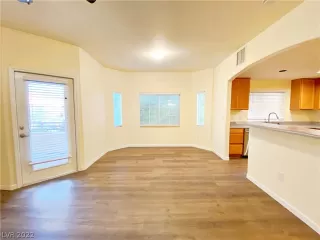 Photo #5: 2367166 Listing 