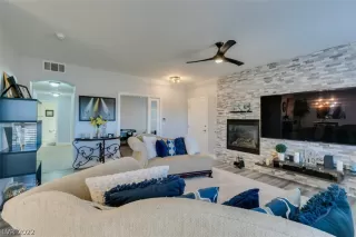 Photo #1: 2367204 Listing 